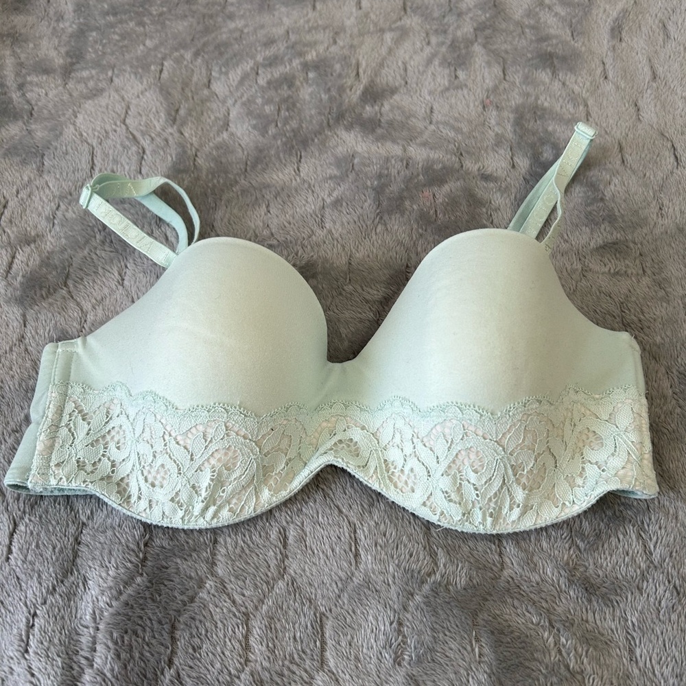 Victoria’s Secret strapless bra, size 34C